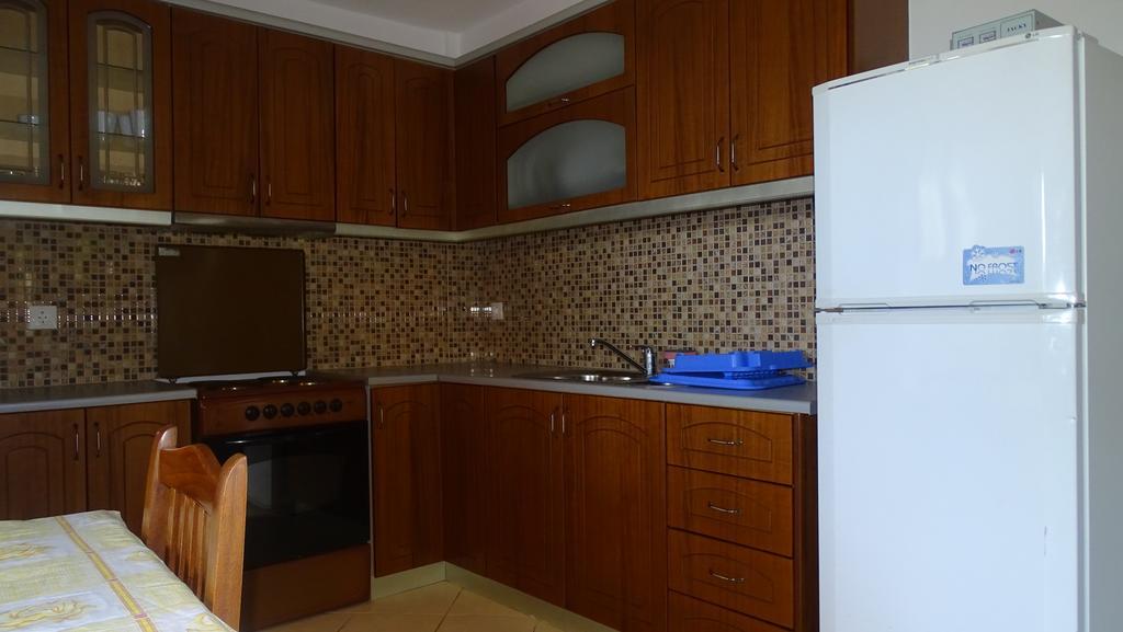 Petro'S Apartments Ксамил Экстерьер фото